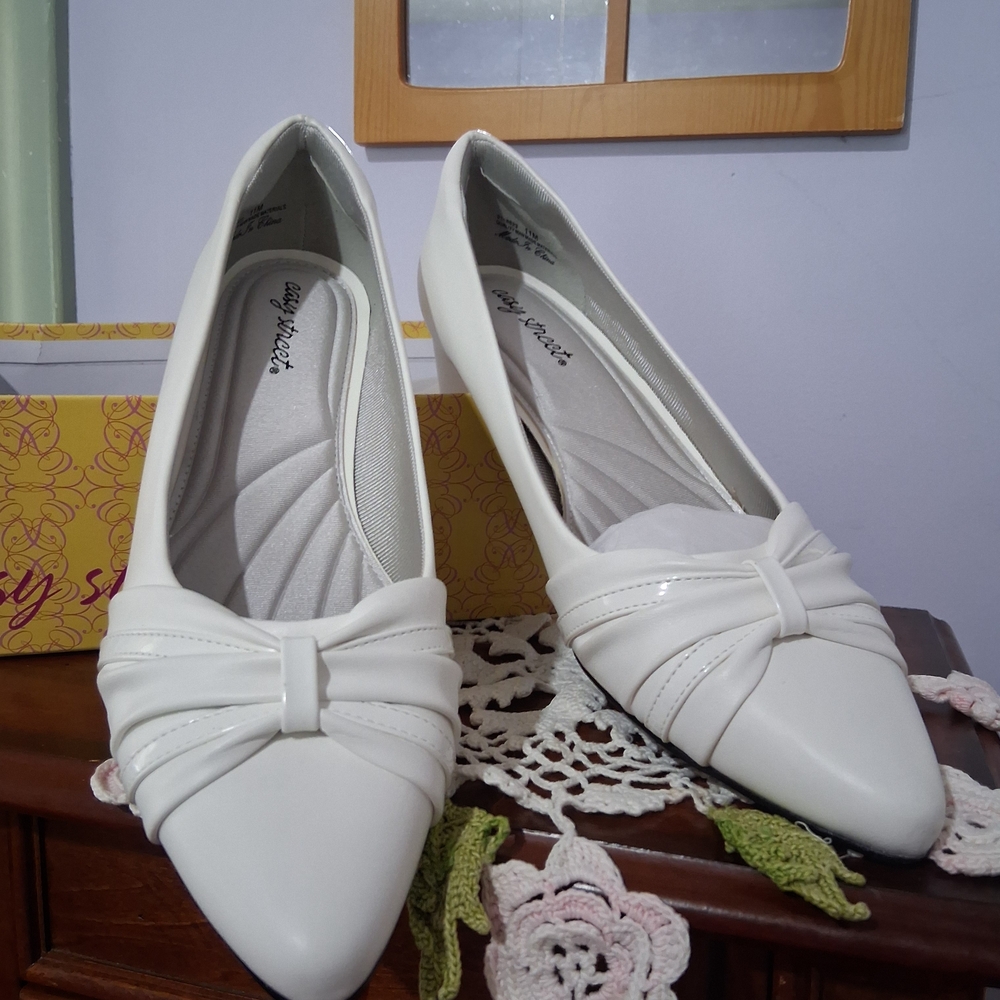 Women's White Flats